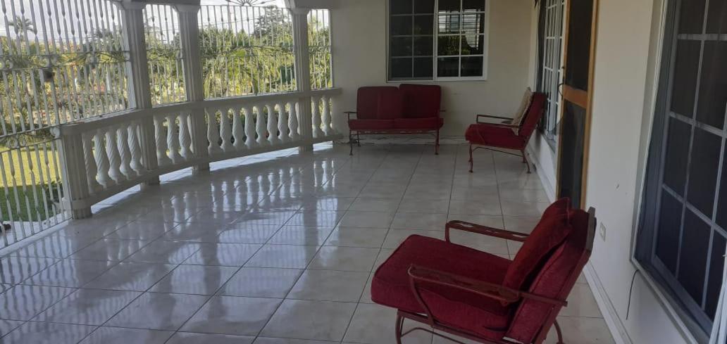 Pearlieron Place Runaway Bay Bagian luar foto