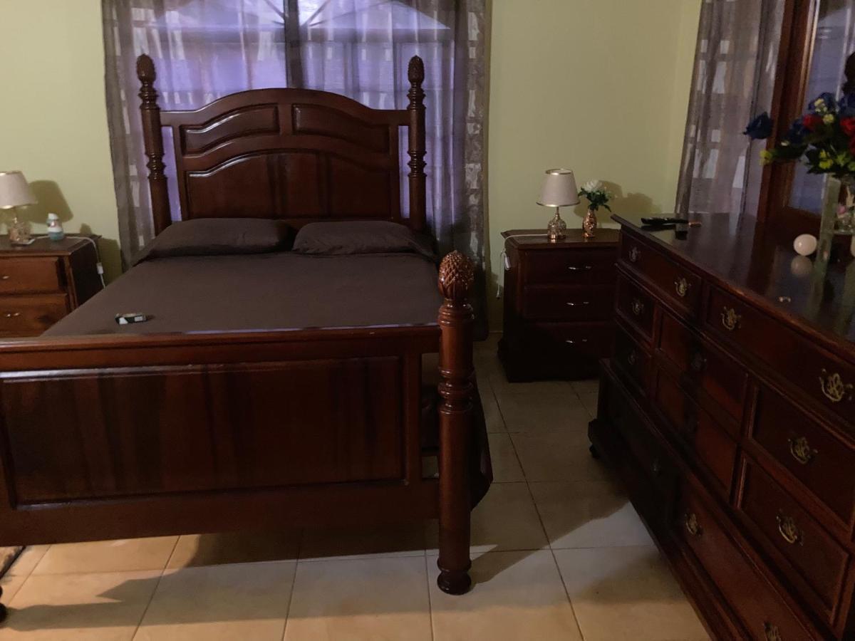 Pearlieron Place Runaway Bay Bagian luar foto
